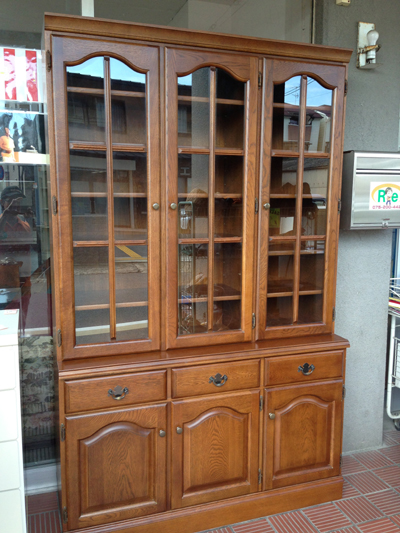 カリモクの食器棚