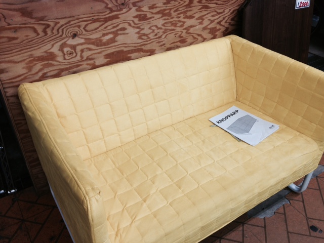 黄色いソファ