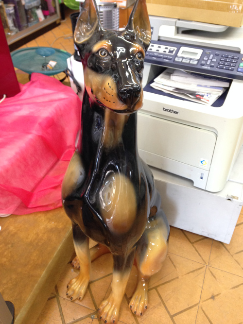 犬の陶器の置物